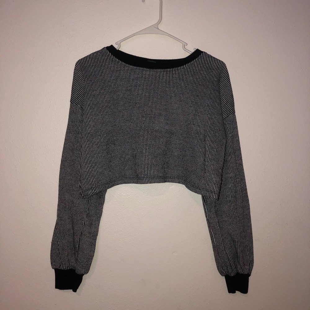 Long sleeve crop top